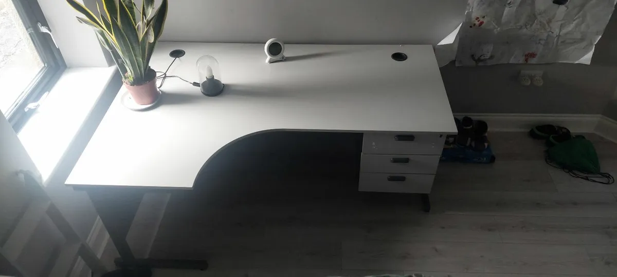Office Desk - Image 1