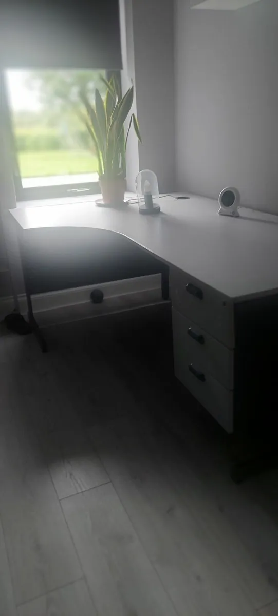 Office Desk - Image 2