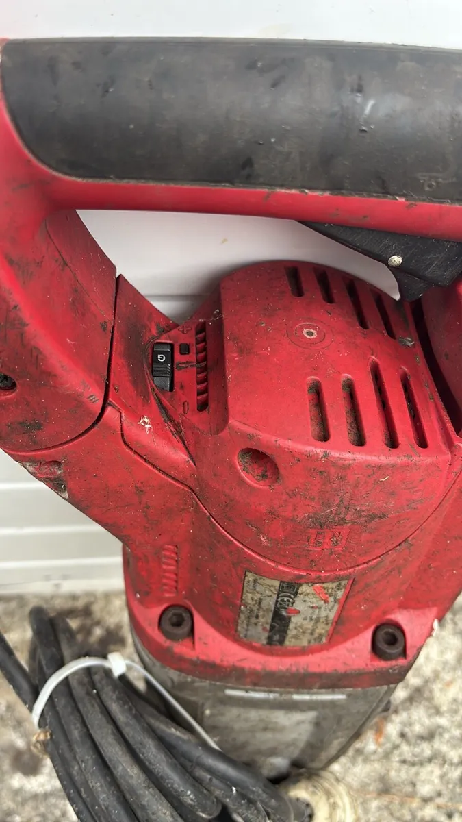 Milwaukee 900k demolition hammer - Image 2