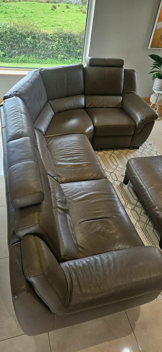 Leather couch - Image 1