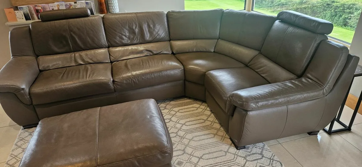 Leather couch - Image 2