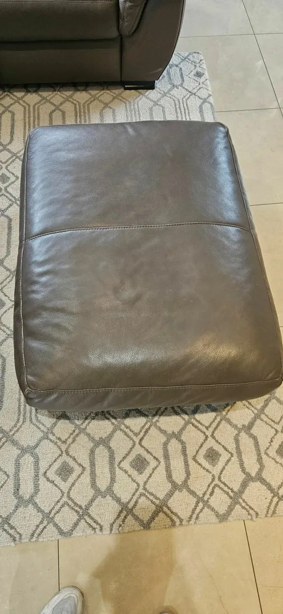Leather couch - Image 4