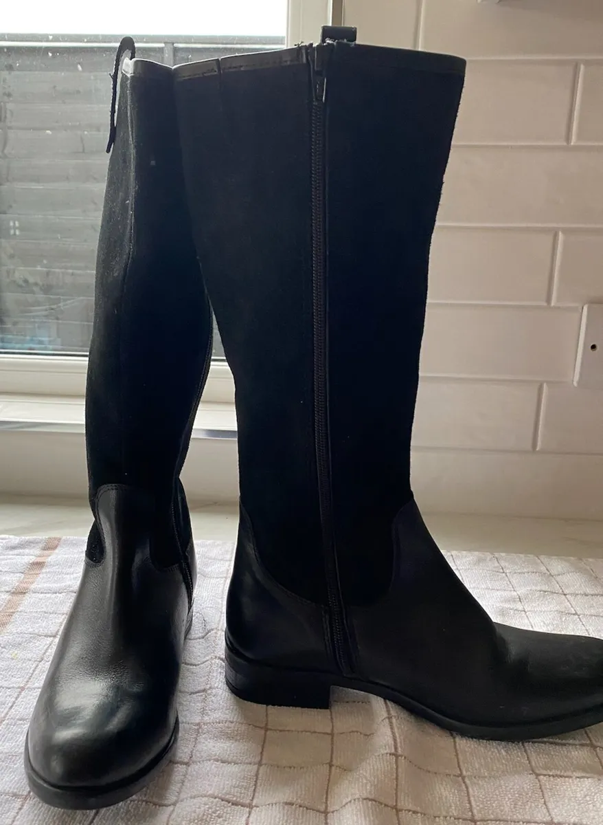 Black leather knee high boots - Image 2