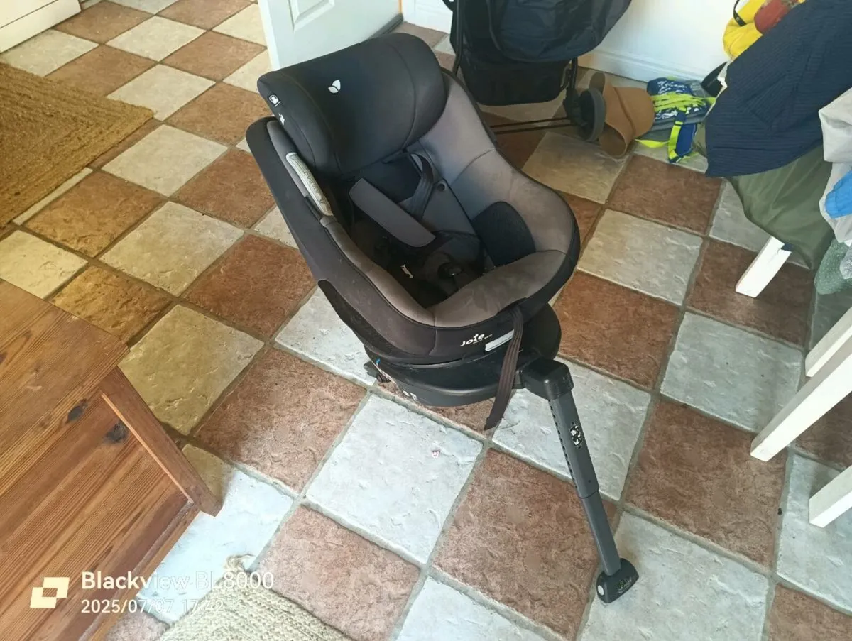 Joei 360  baby car seat - Image 1