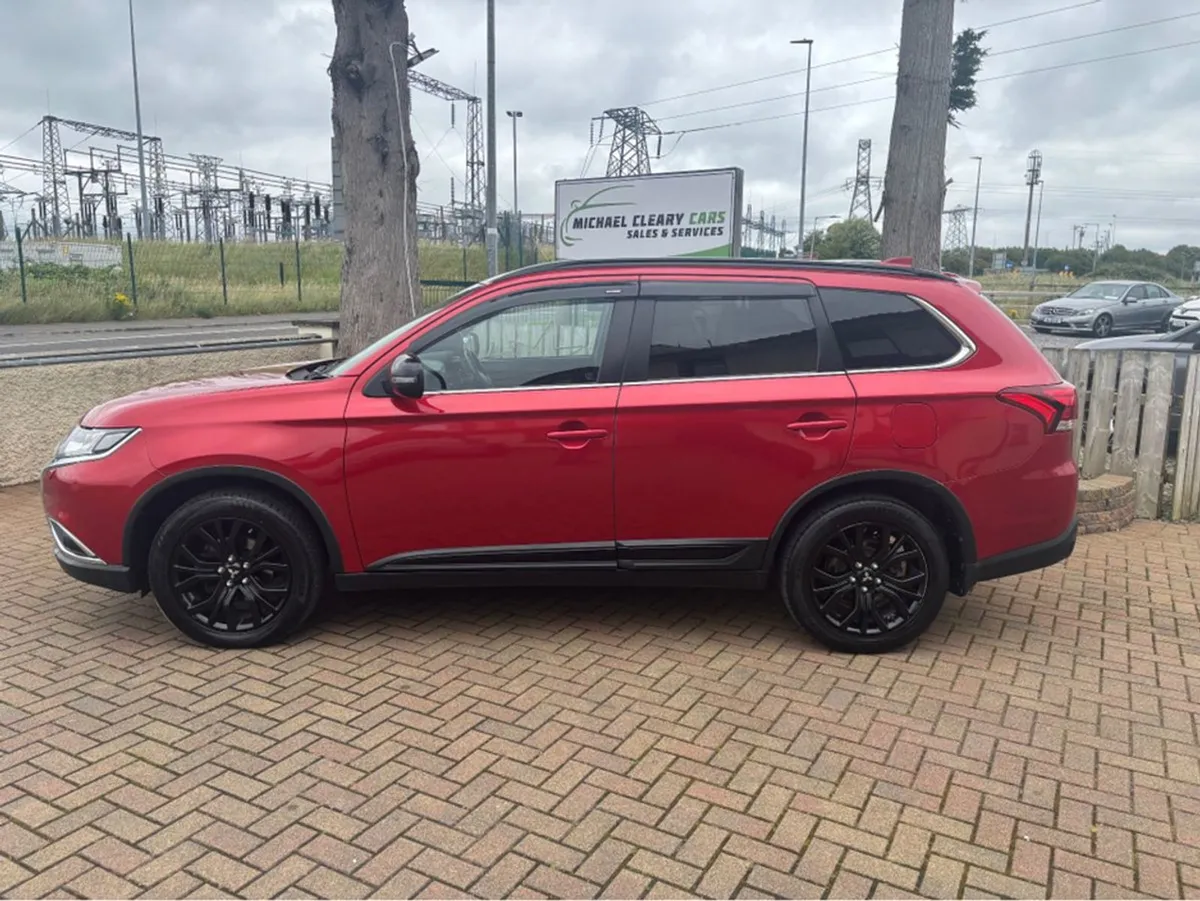Mitsubishi Outlander Outl 4WD MT Black Line 4DR - Image 3