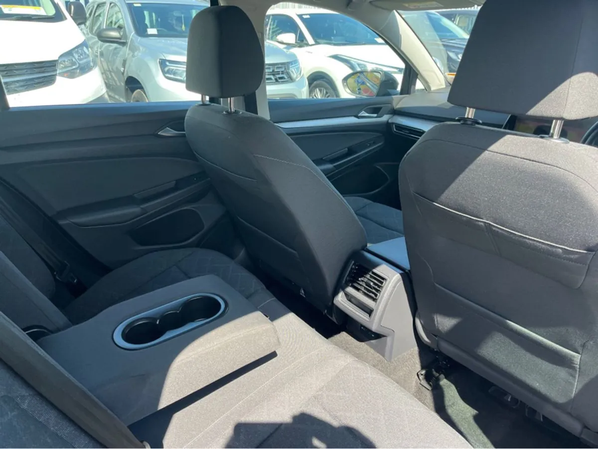 Volkswagen Golf Life 2.0 TDI 115HP 5DR - Image 3
