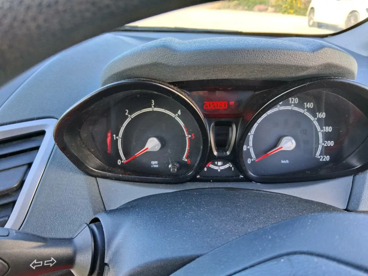 Ford fiesta - Image 4