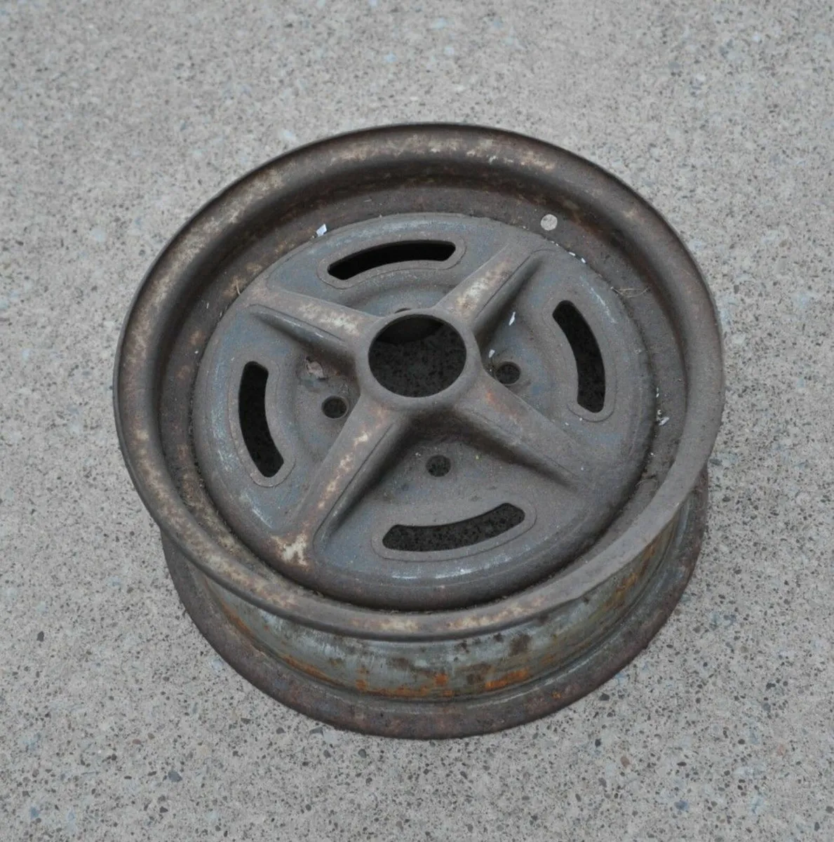 Ford Ro-style rim
