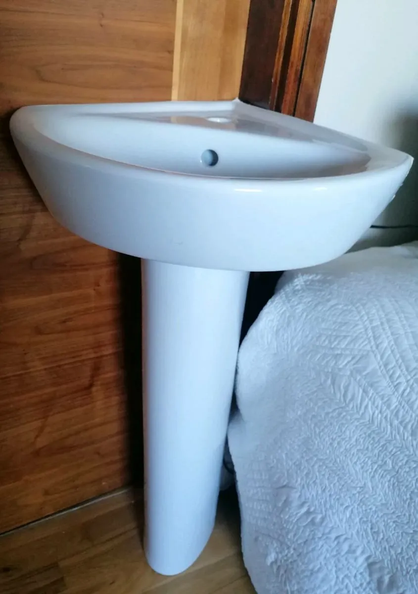 Corner Basin with Pedestal - Image 2