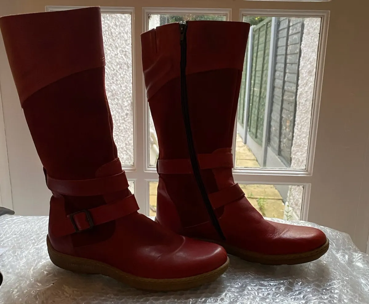 Red leather boots - Image 2