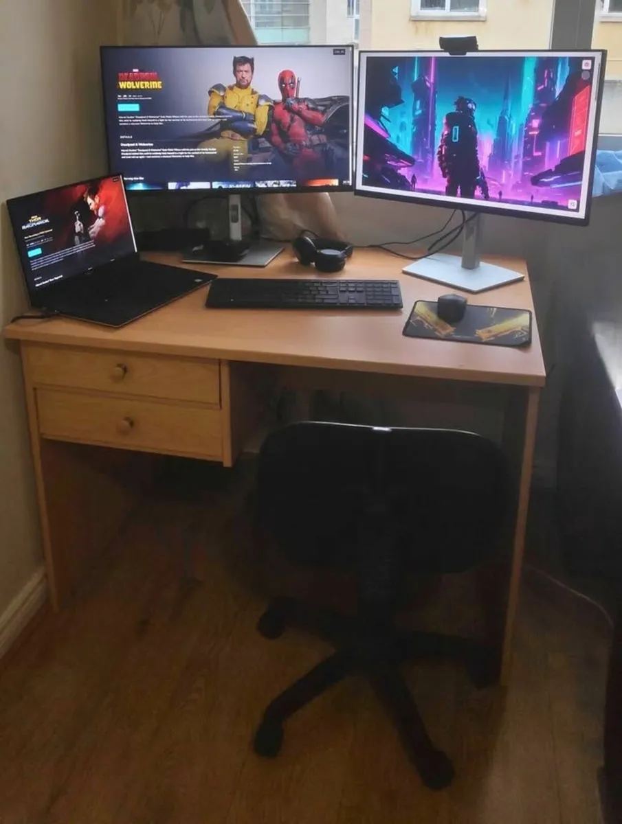 Strong Wooden Desk in Excellent Condition - Image 1