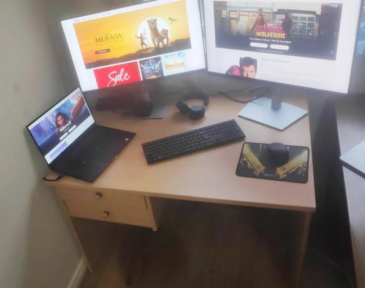 Strong Wooden Desk in Excellent Condition - Image 2