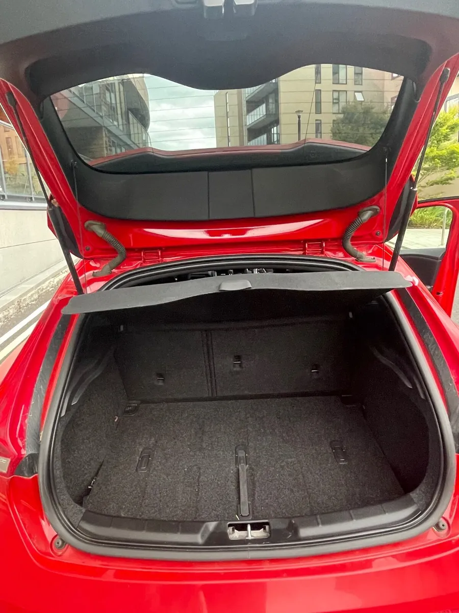 Volvo V40 2019 - Image 4