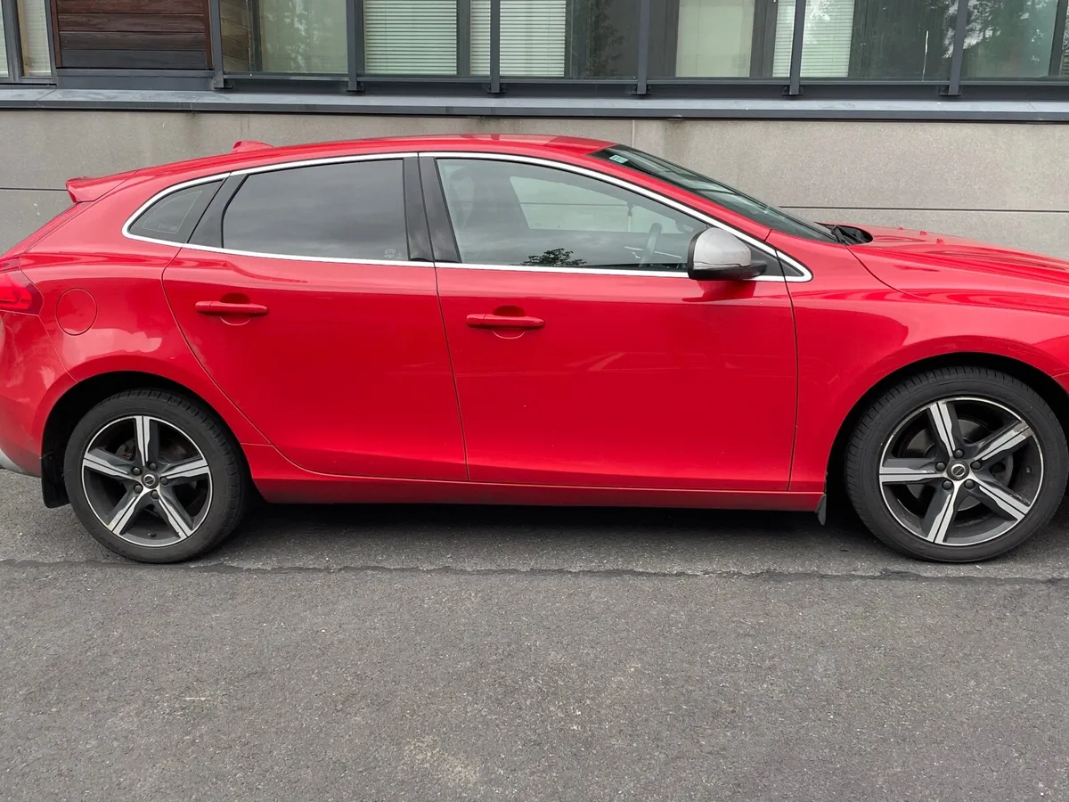 Volvo V40 2019 - Image 3