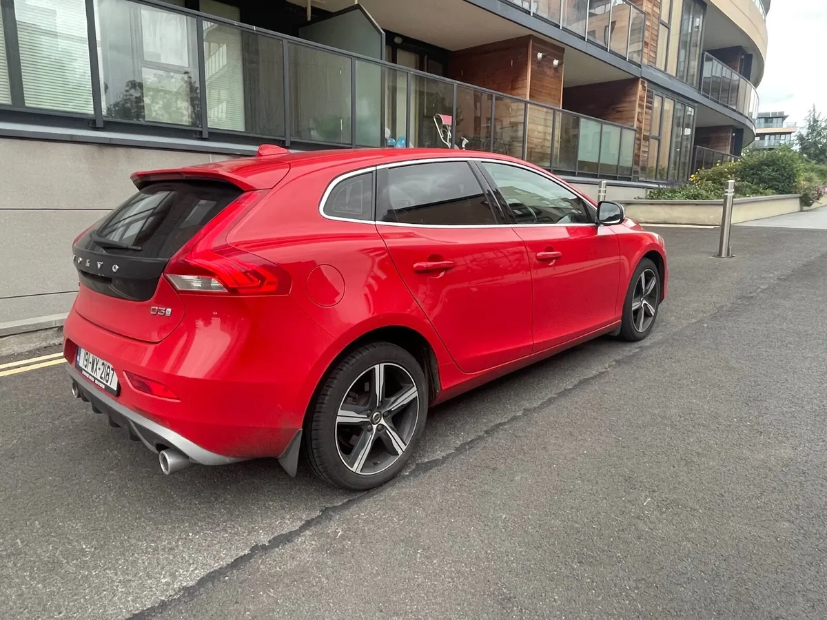Volvo V40 2019 - Image 4