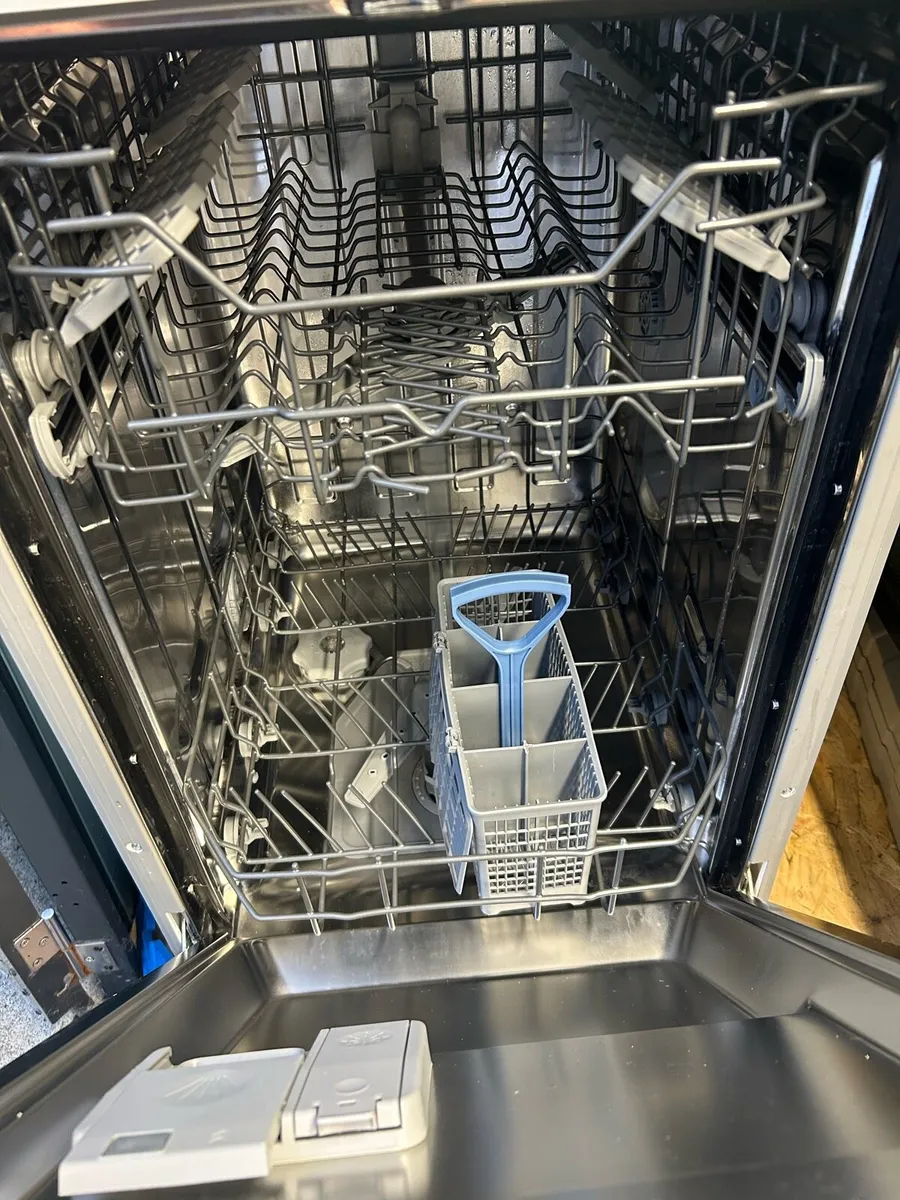 Bush Slimline Integrated Dishwasher - Image 3