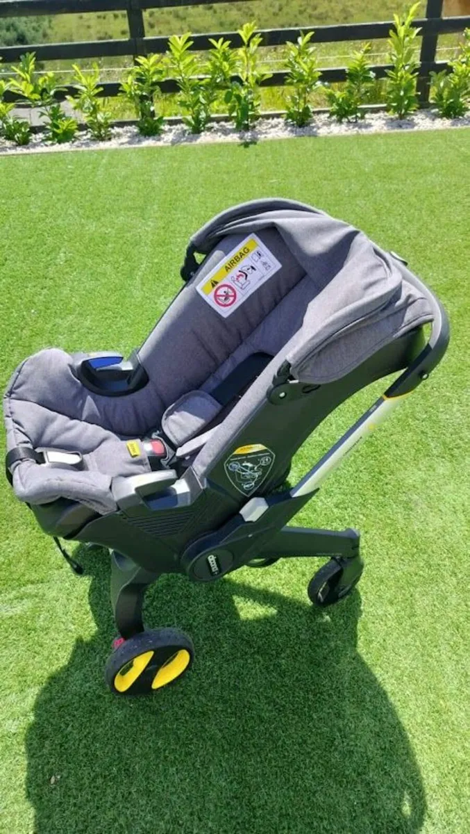 Doona stroller / carseat - Image 3