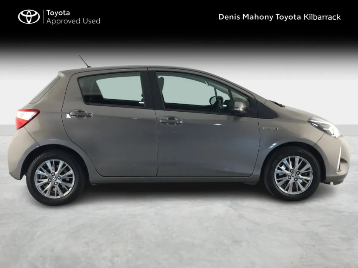 Toyota Yaris HYBRID LUNA - Image 3