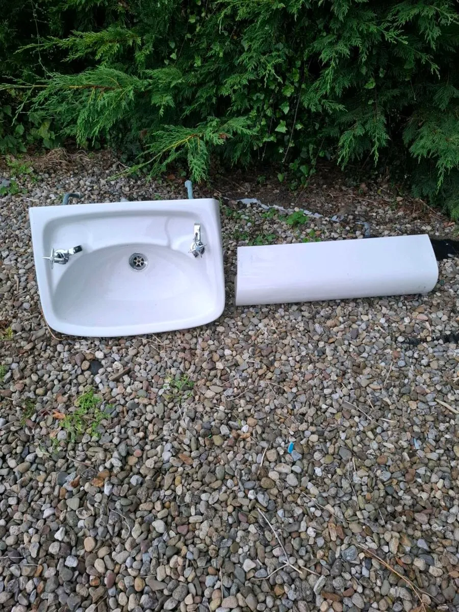 Sink and  pedestal - Image 1