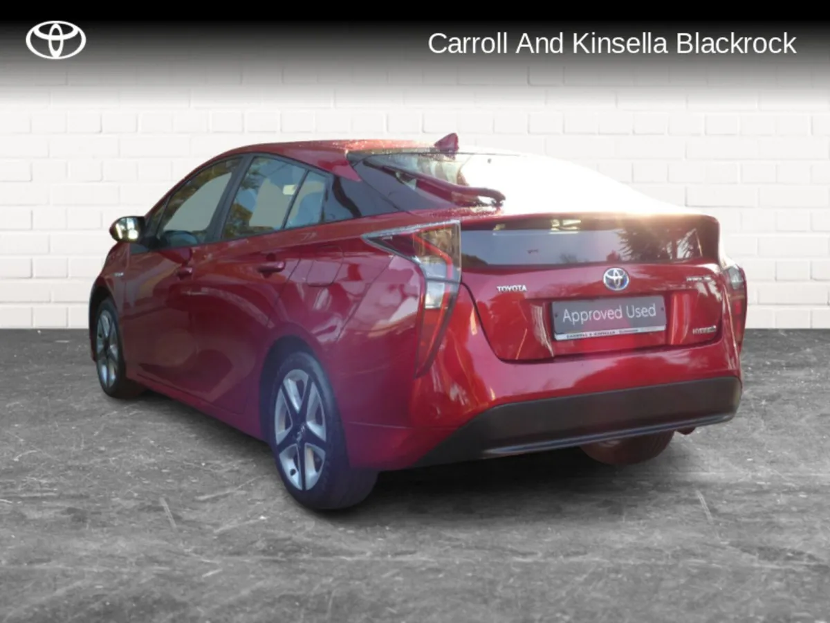Toyota Prius Hybrid Luxury - Image 2