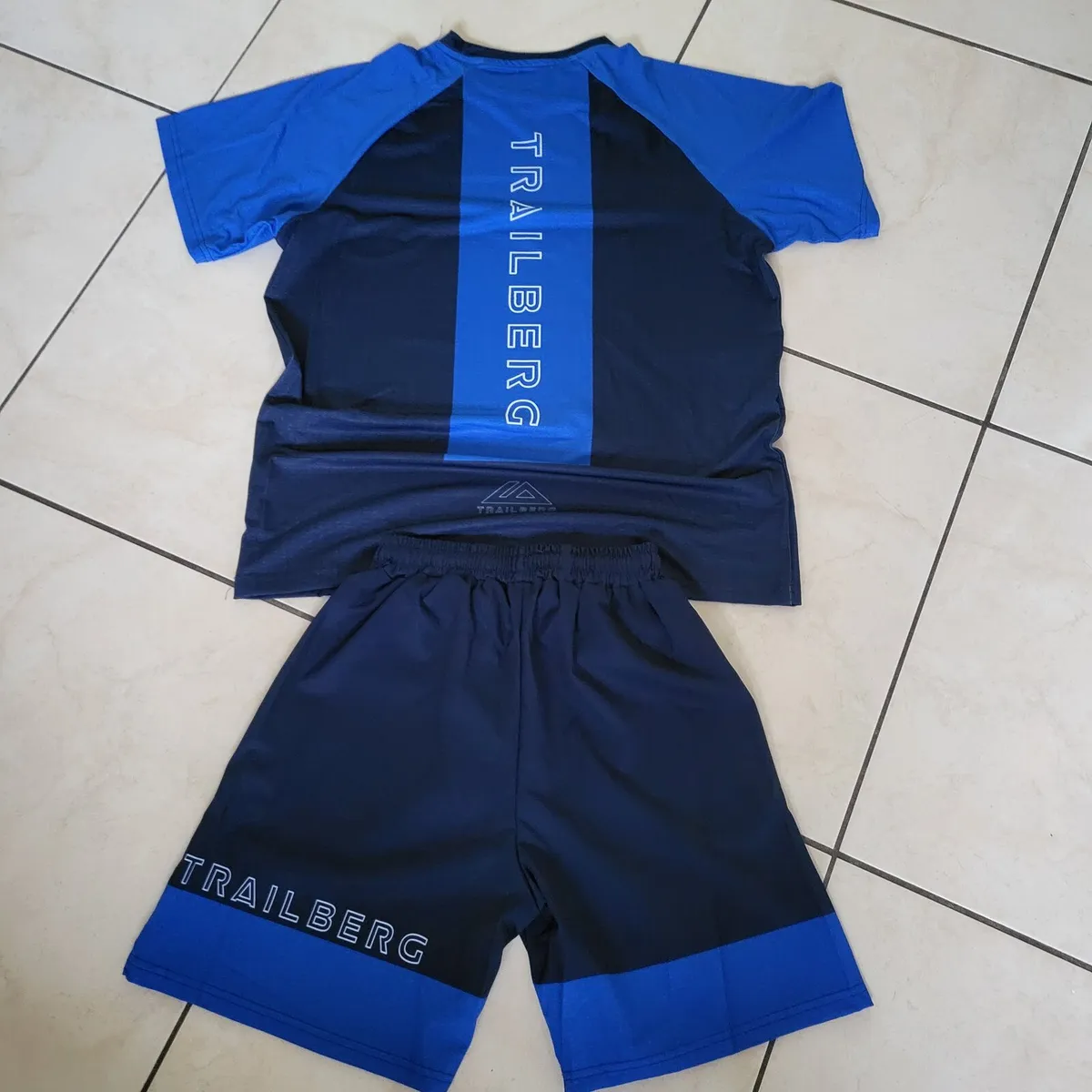 Mens T,Shirt/ Shorts - Image 1