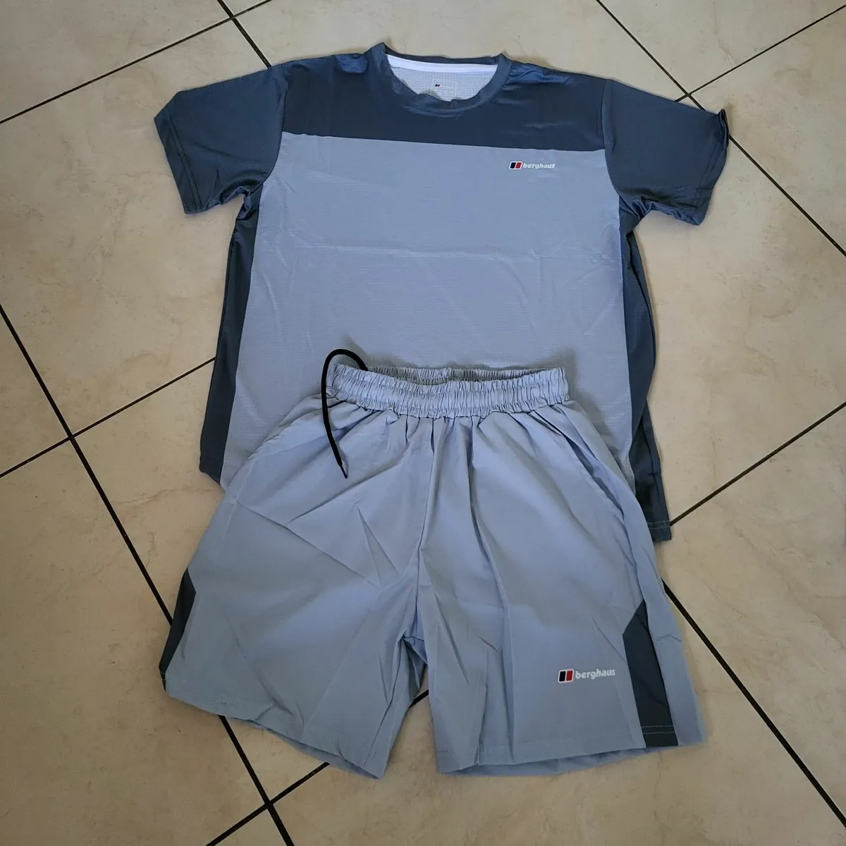 Mens T,Shirt/ Shorts - Image 3