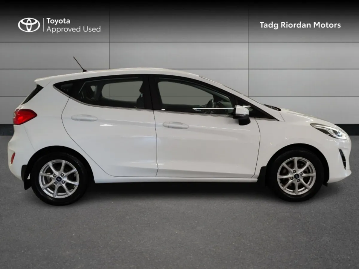 Ford Fiesta TITANIUM 1.1 85PS 5M 4DR - Image 3