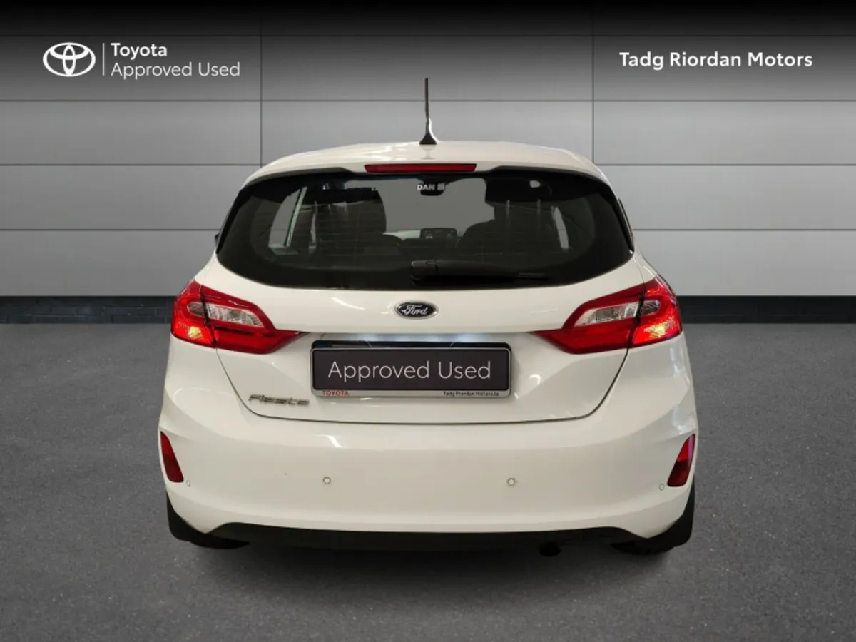Ford Fiesta TITANIUM 1.1 85PS 5M 4DR - Image 4