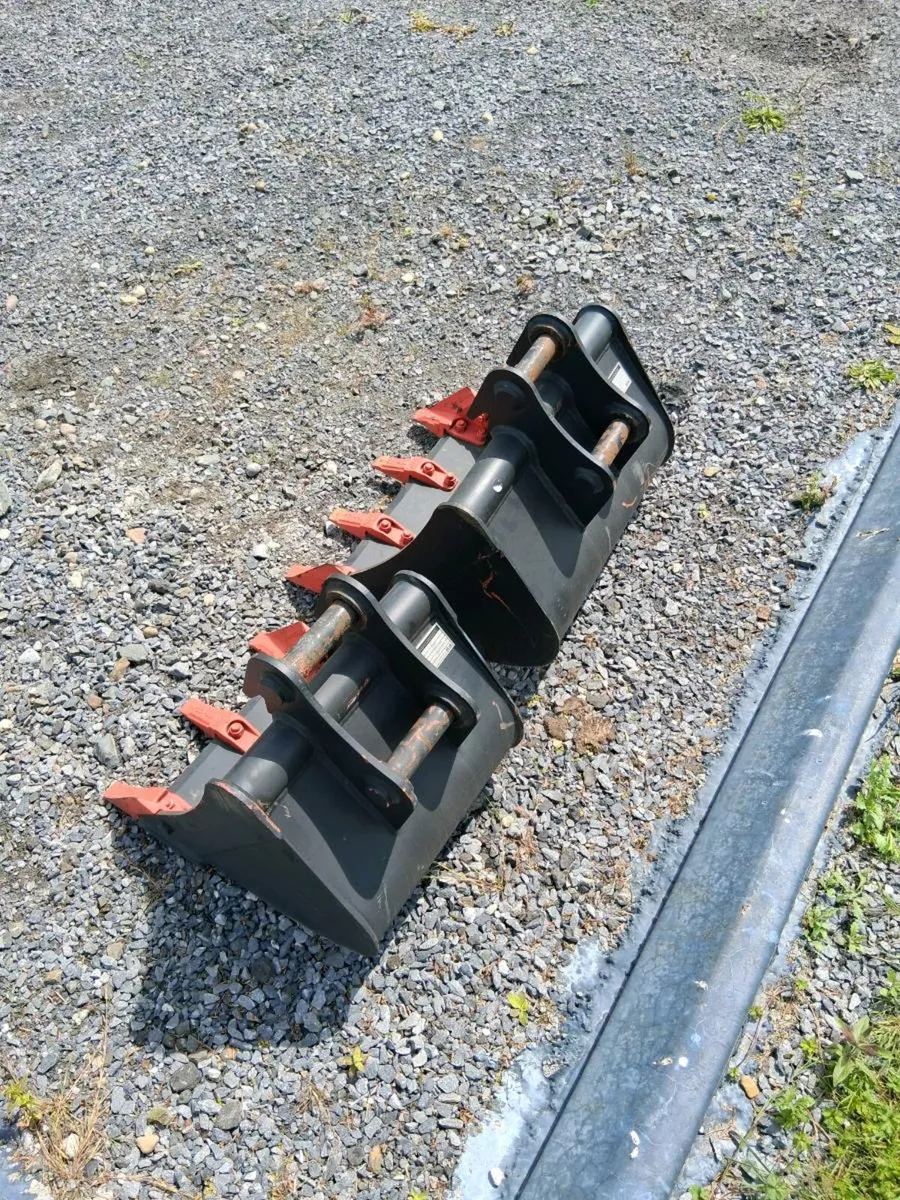 New Miller digging bucket 40mm pins - Image 3
