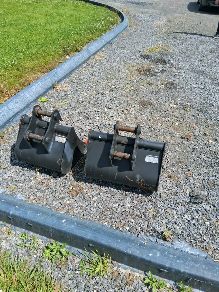 New Miller digging bucket 40mm pins - Image 4