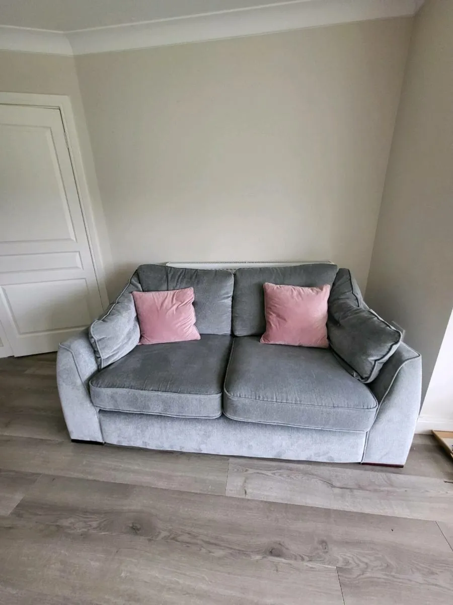 2 Seater and 3 Seater Sofa. - Image 3