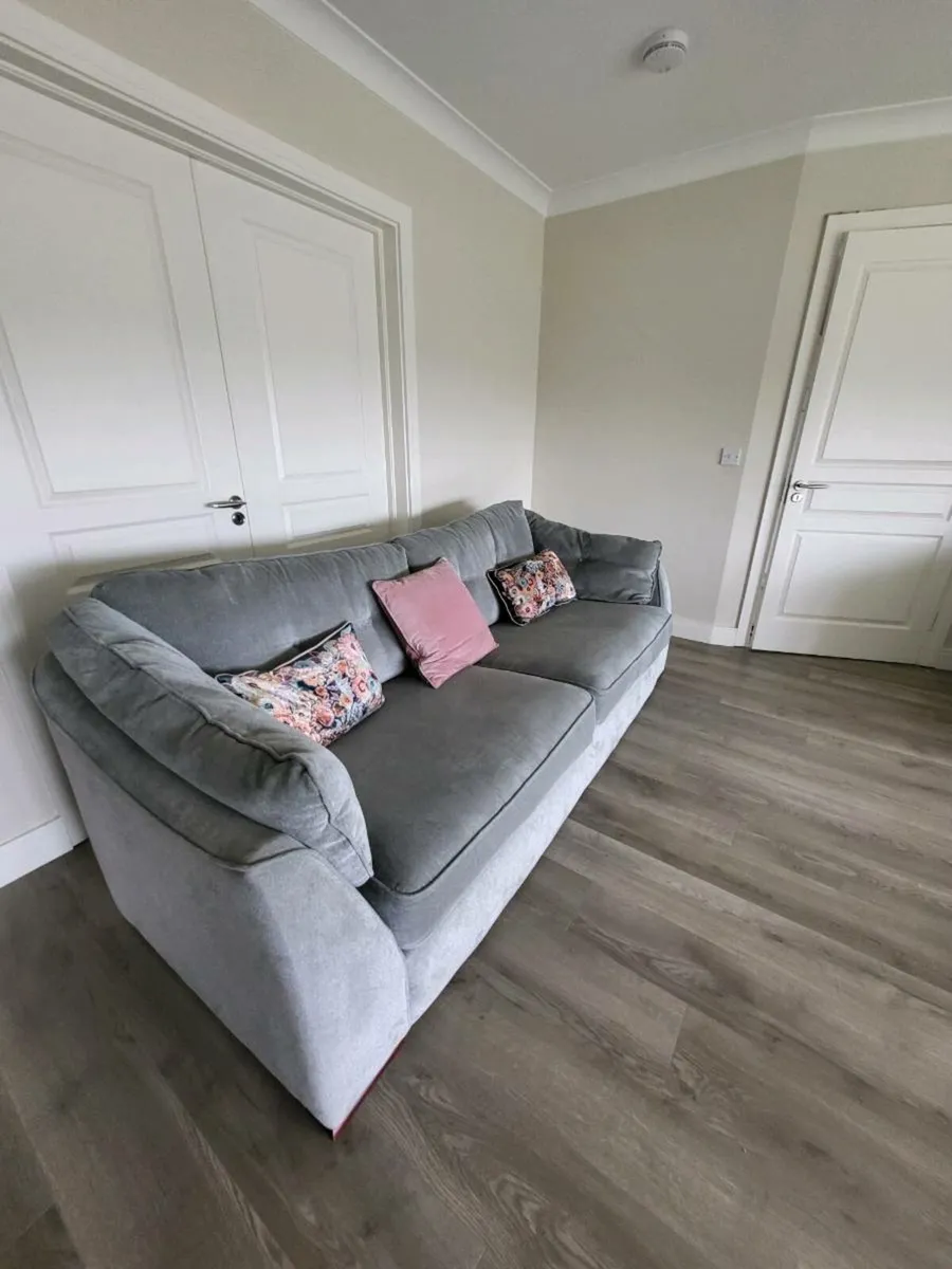 2 Seater and 3 Seater Sofa. - Image 4