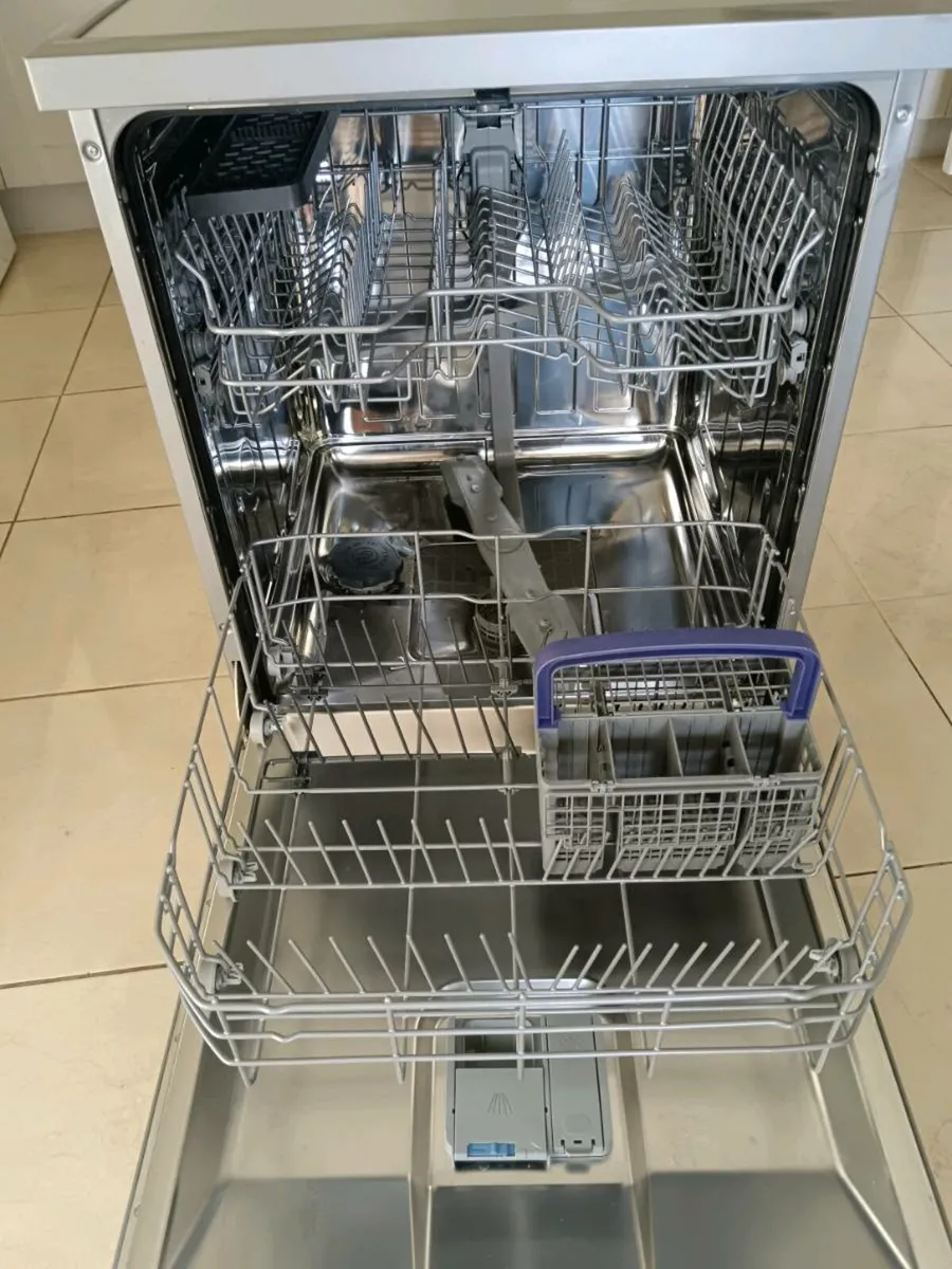 Dishwasher - Image 2
