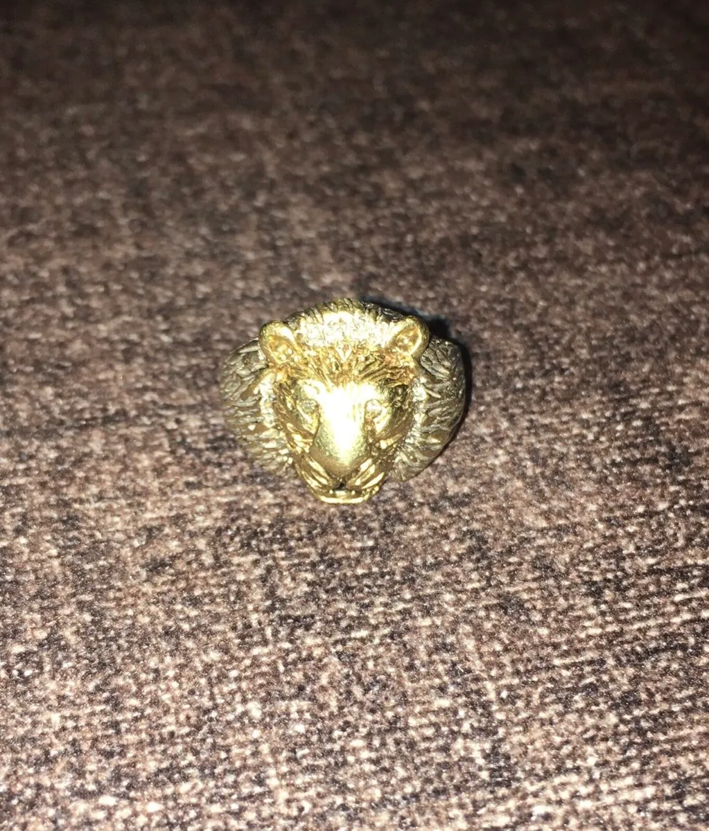 9ct yellow & white gold lion ring - Image 3