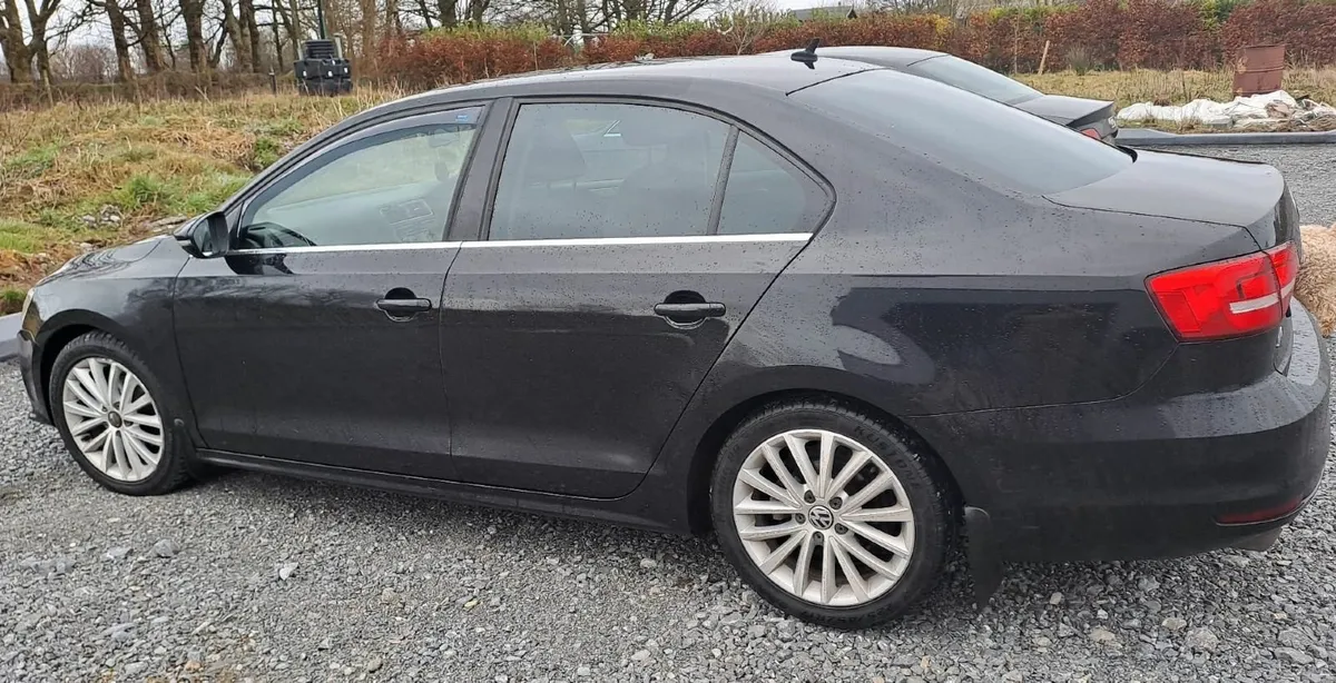 VW Jetta 2016 2.0L D Highline - Image 2