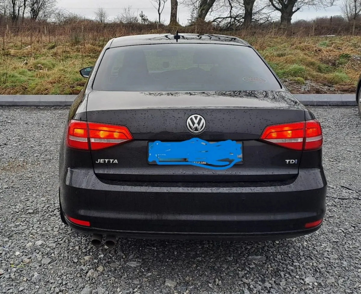 VW Jetta 2016 2.0L D Highline - Image 3