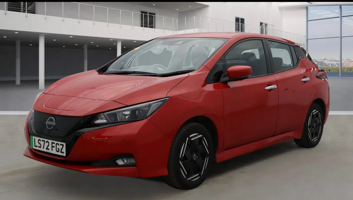 2022 Nissan Leaf SV 40KWH - Image 2