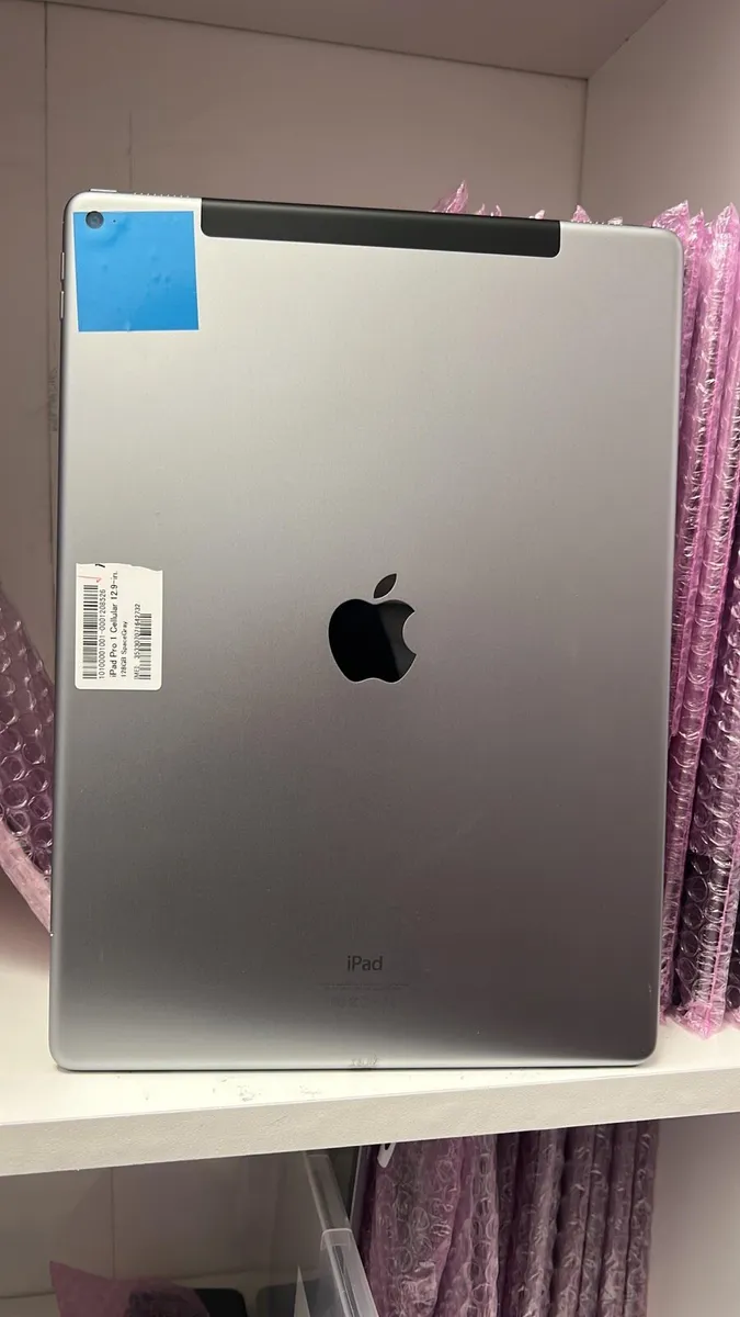 iPad Pro 12.9” (1st Gen, 128GB + Cellular)