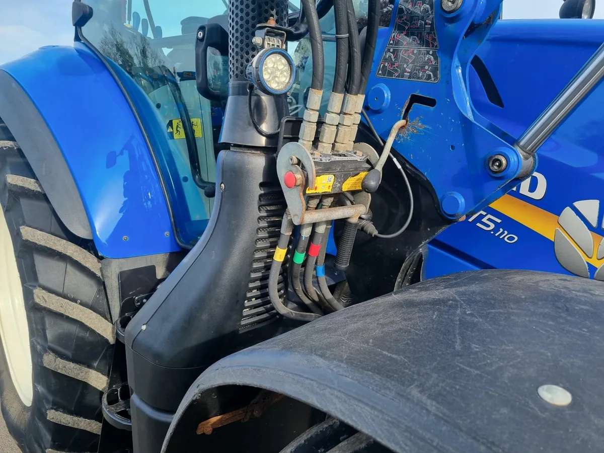 2017 NH T5.110 3025hrs cab sus SLE - Image 2