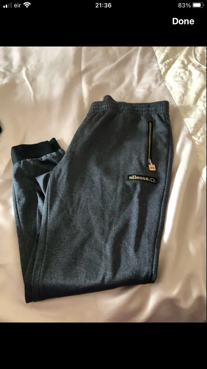 Mens bottoms size L €15 - Image 2