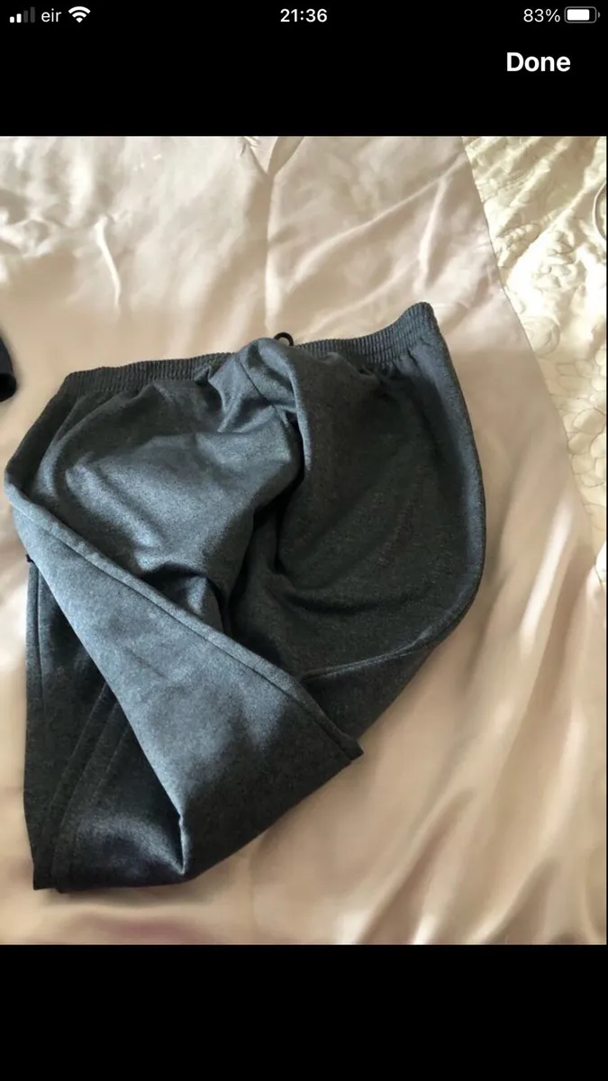 Mens bottoms size L €15 - Image 3