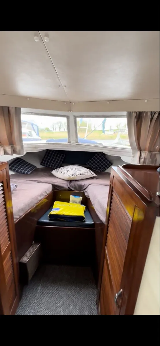 Cobra 33 boat - Image 3