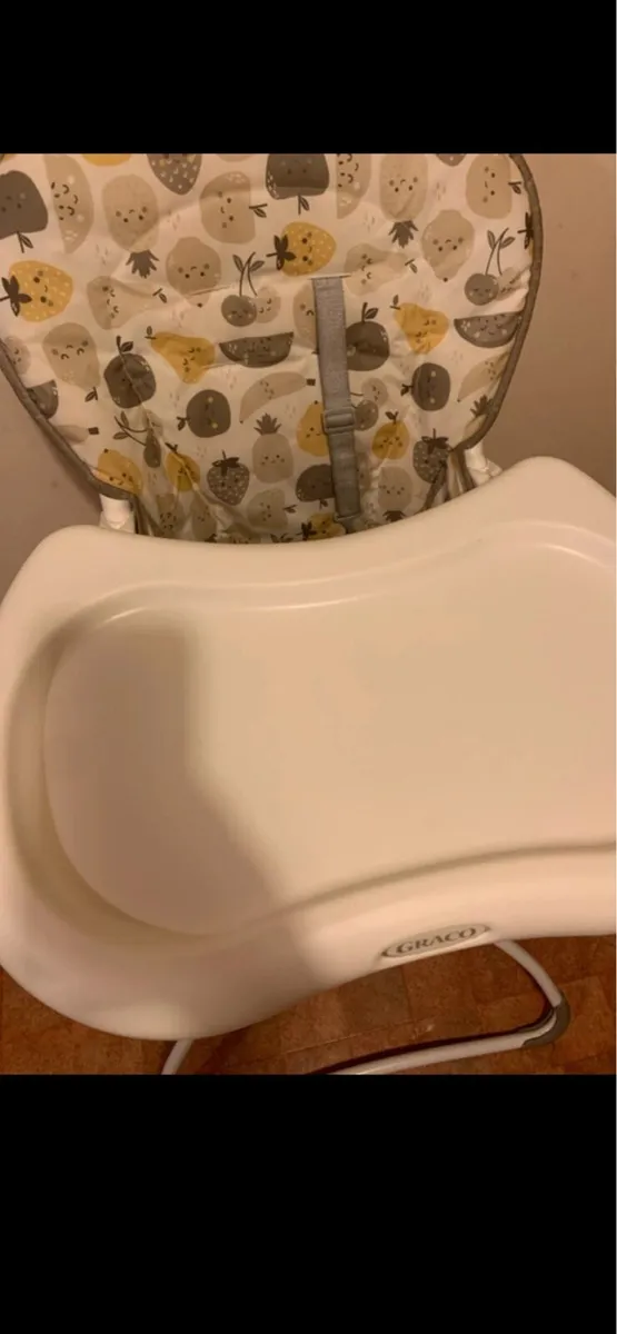 Baby highchair Graco Open to offers - Image 3