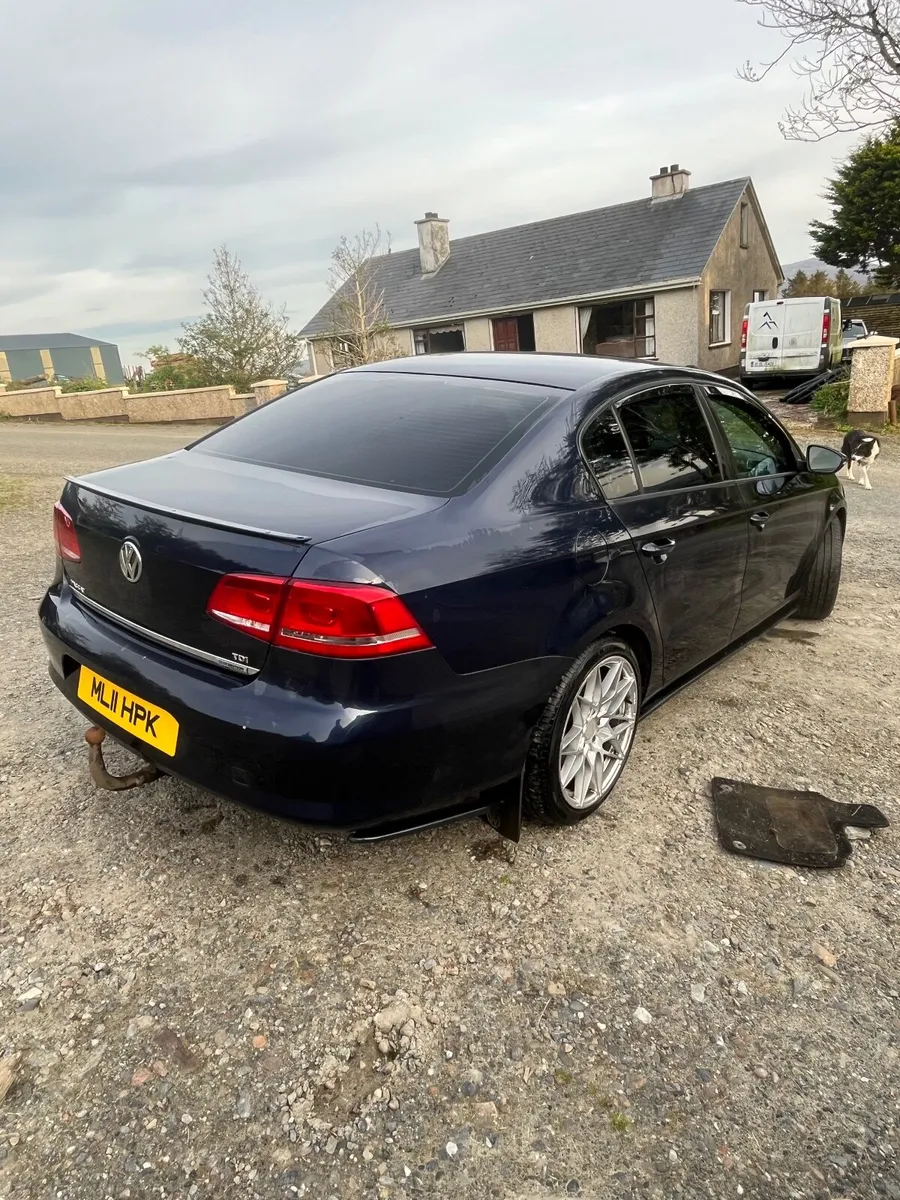 Volkswagen Passat 2011 - Image 3