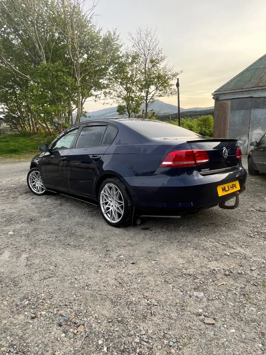 Volkswagen Passat 2011 - Image 4