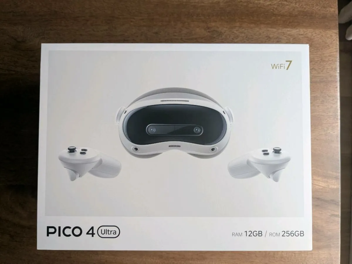 VR headset - Image 1