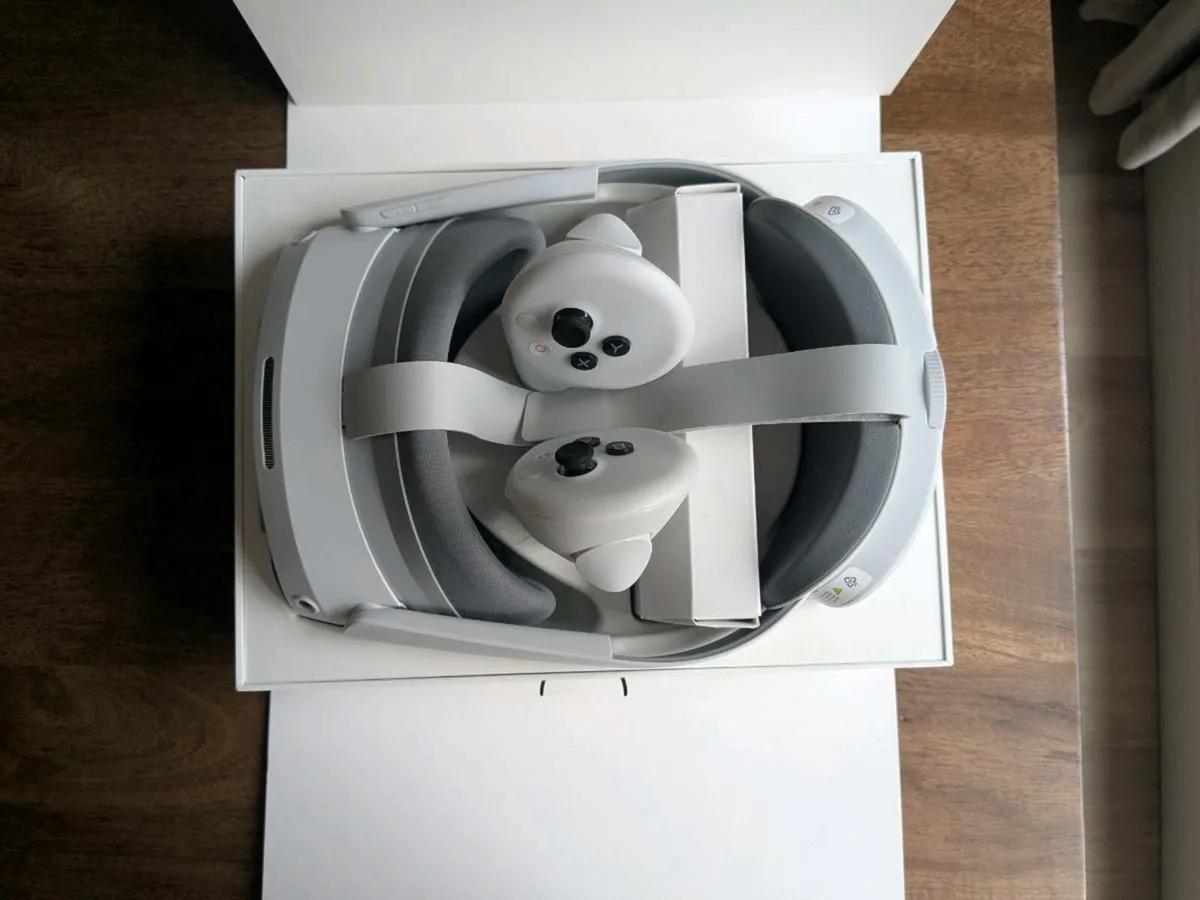 VR headset - Image 3