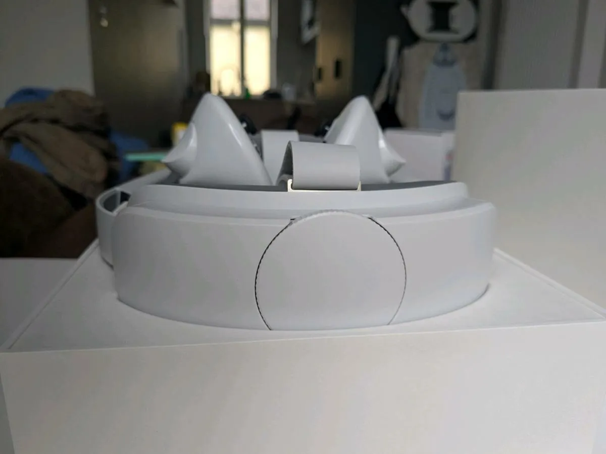 VR headset - Image 4