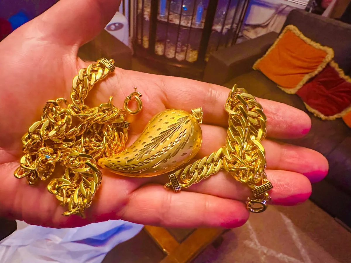 21 CT gold. chain necklace +chain bracelet + charm - Image 3
