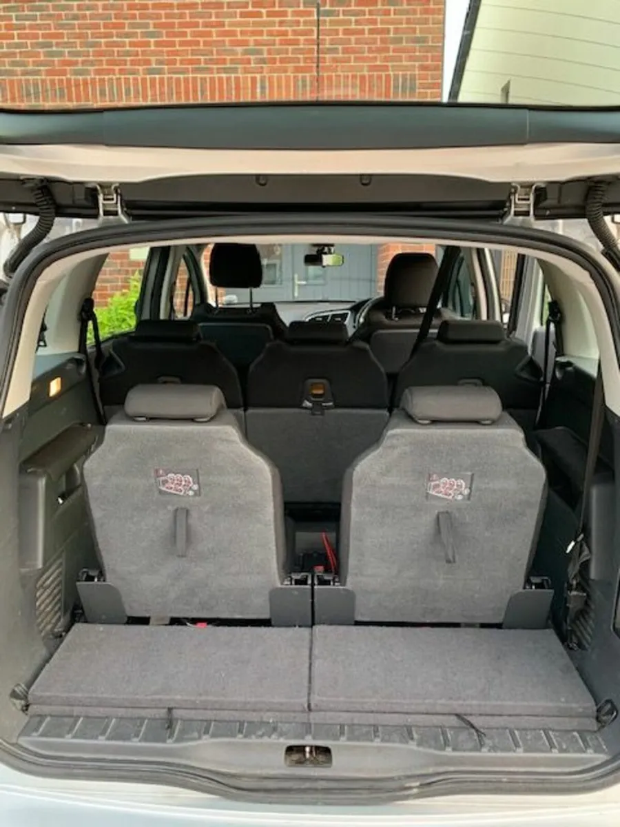 Peugeot 5008 2012 - Image 2